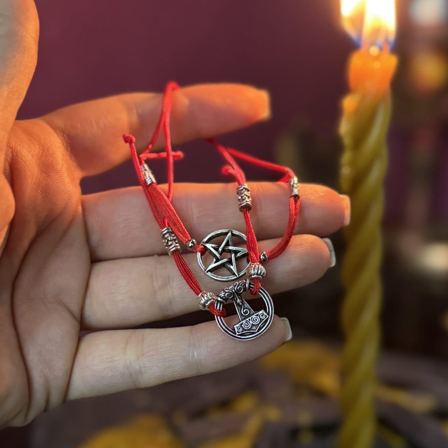 Браслет червона нитка